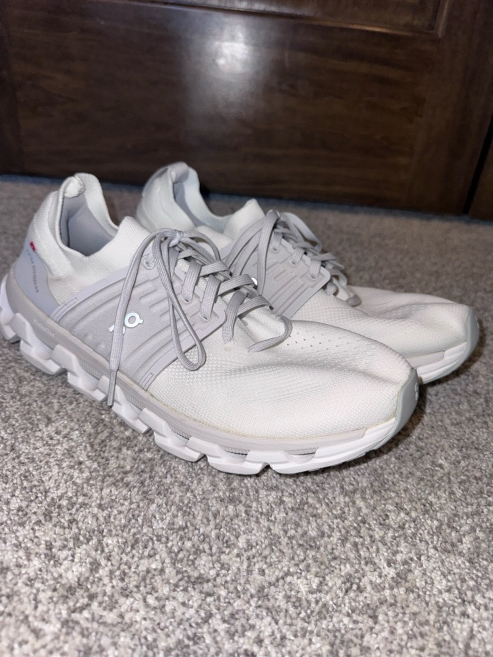 On Running Cloudflow Lightweight Women's Running Shoes - White/Light Gray